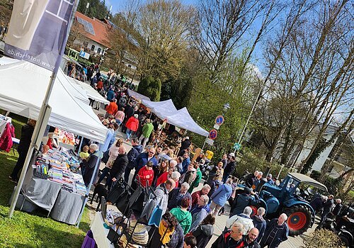 Ostermarkt vor dem Hotel Dirsch